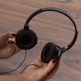 Headphone com fio